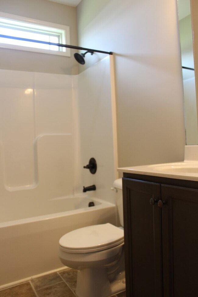 Building Photo - 3 Bed/2 Bath Home - Desirable Planter's Ridge Subdivision/CBA Schools