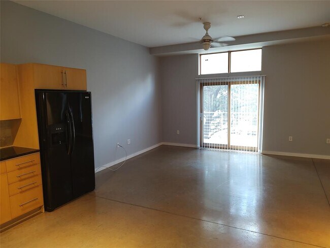 Foto del edificio - 2124 E 6th St