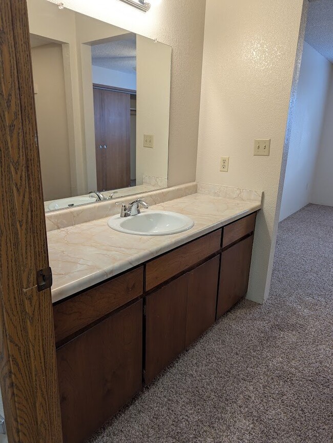 Foto del edificio - 1229 Burton Ct