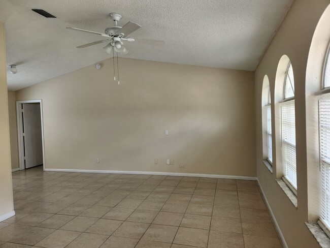 Building Photo - 4 Bedroom Single Family Home!! $200.00 OFF...