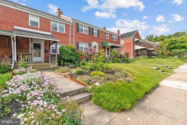 Foto del edificio - 705 Eastshire Dr