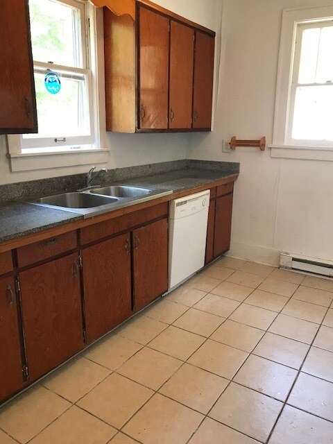 kitchen - 804 W Sycamore St