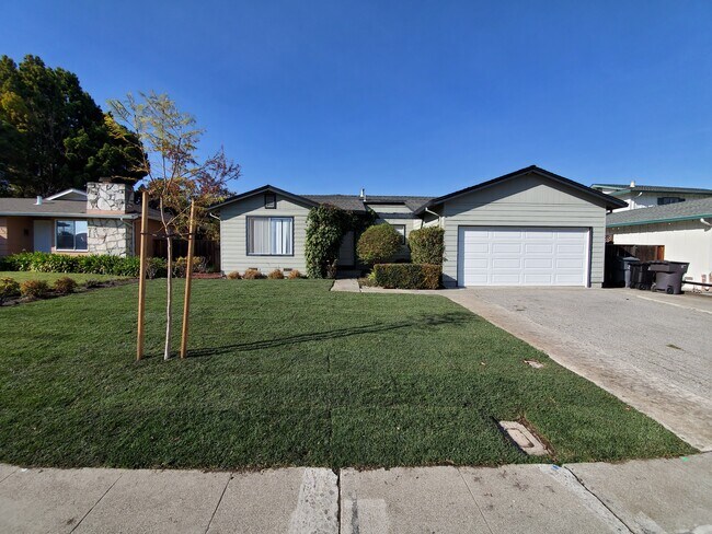 Building Photo - 950 San Pierre Way