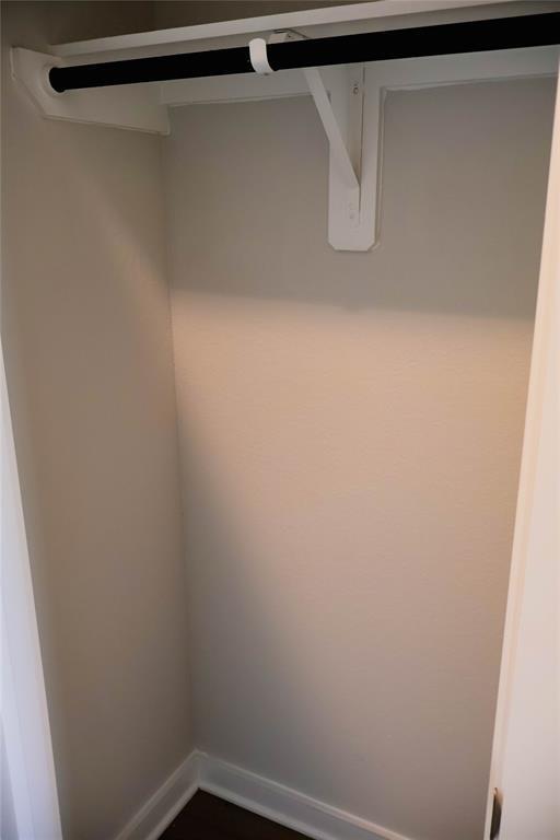 Foto del edificio - 8415 Sweet Cherry Ln