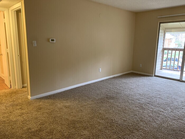 Building Photo - Beautiful, Newly Renovated  Apartment