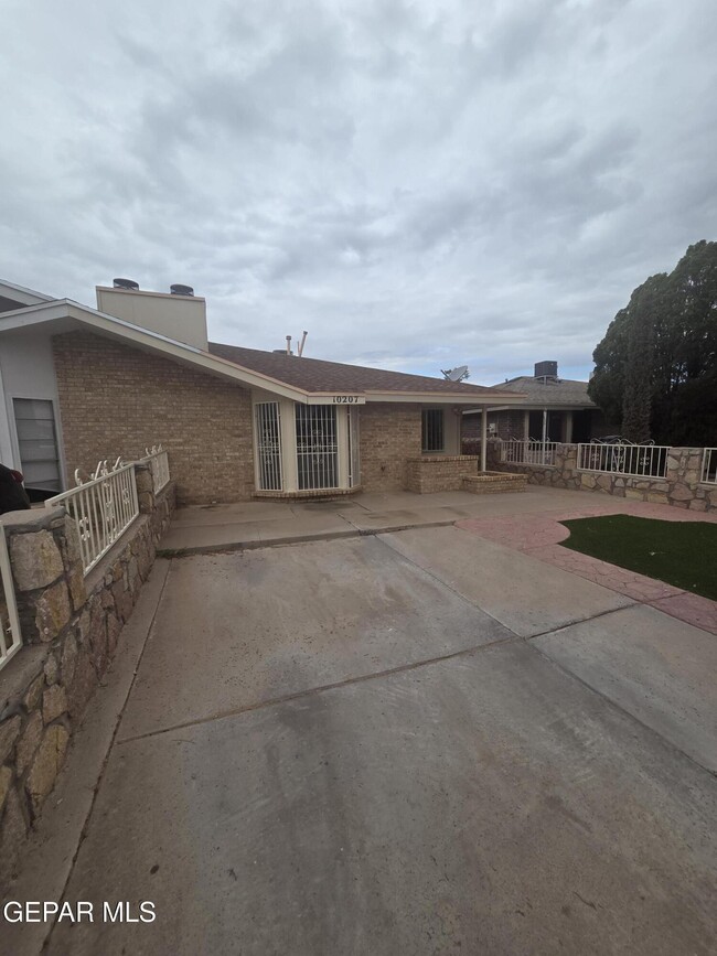 Foto del edificio - 10207 Silver Strand Pl