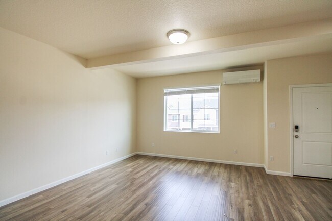 Foto del edificio - 5763 Joynak St S
