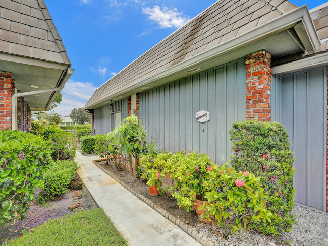 Building Photo - 340 Orange Tree Dr