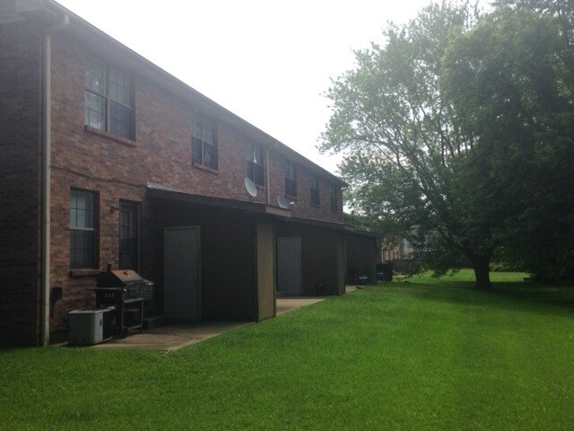 Building Photo - 1618 Baltimore Dr