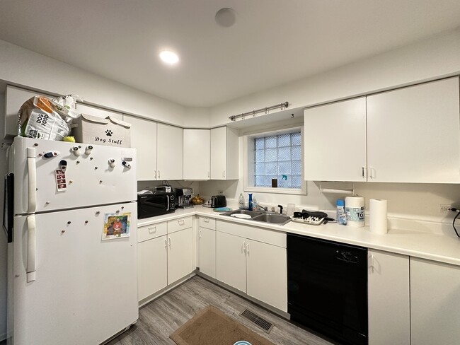 Foto del edificio - 1827 N Marshfield Ave