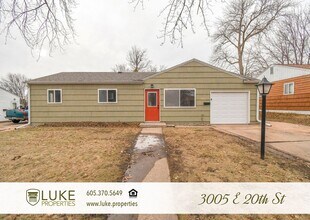 Building Photo - 3005 E 20th St