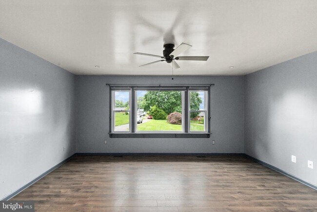 Foto del edificio - 7390 Woodbine Rd
