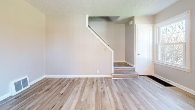 Foto del edificio - 1732 Spring Ave NE