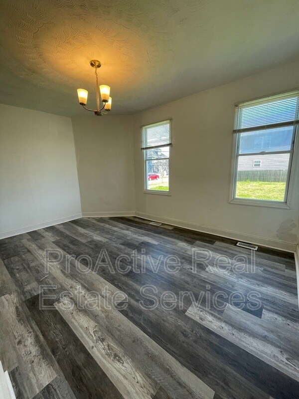 Foto del edificio - 815 W 34th St