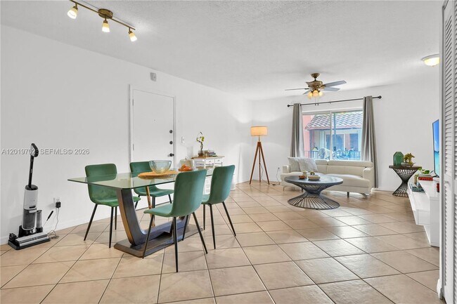 Foto del edificio - 10786 N Kendall Dr