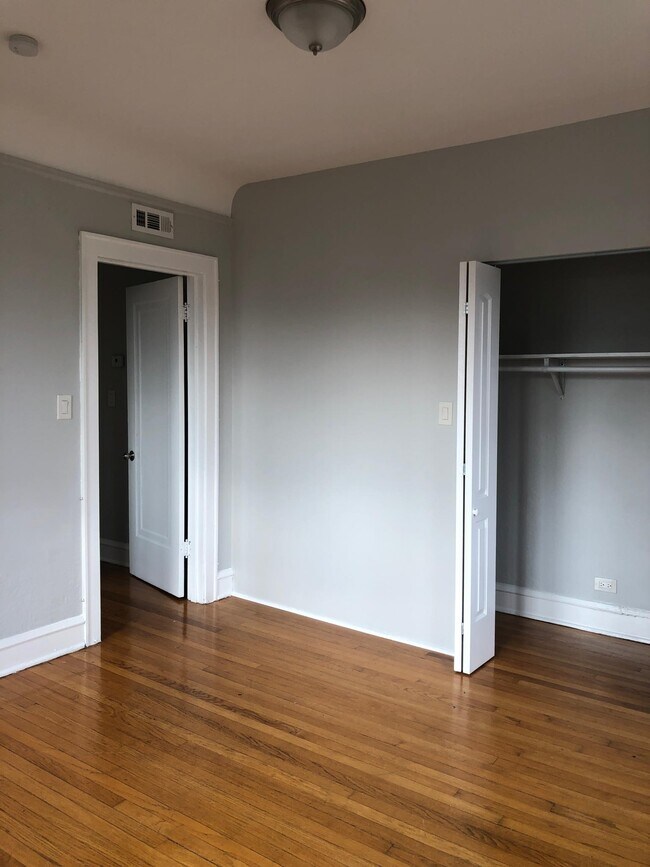 4935 Hull St Unit 2s, Skokie, IL 60077 Apartments in Skokie, IL