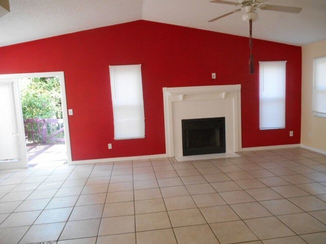Building Photo - 546 Cypress St