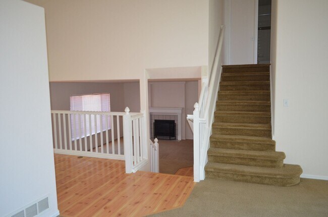 Building Photo - Quaint Home in a wonderful Lafayette neigh...