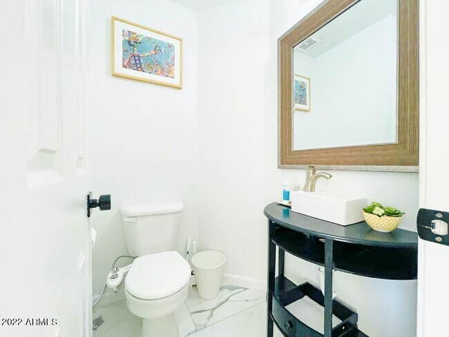 Foto del edificio - 2029 N 29th Pl