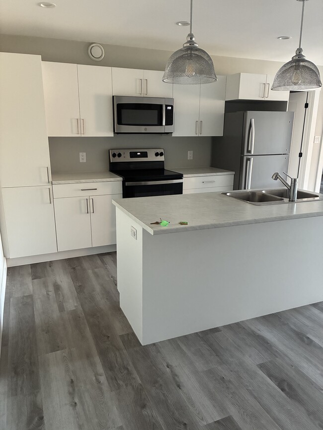 Building Photo - 42 Newcombe