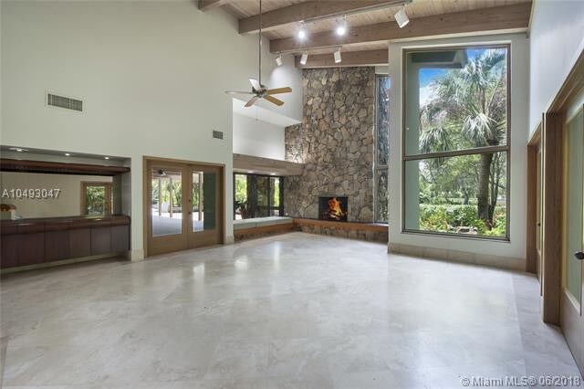 Building Photo - 5500 Oakwood Ln
