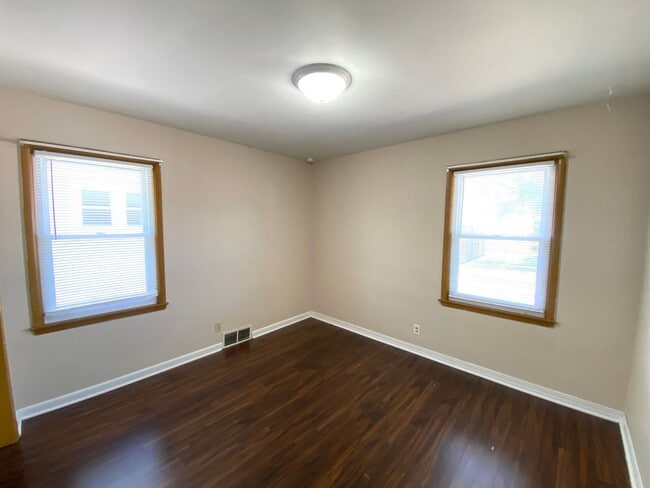 Foto del edificio - 2 Bedroom, 1 Bath Home for Rent in West Pe...