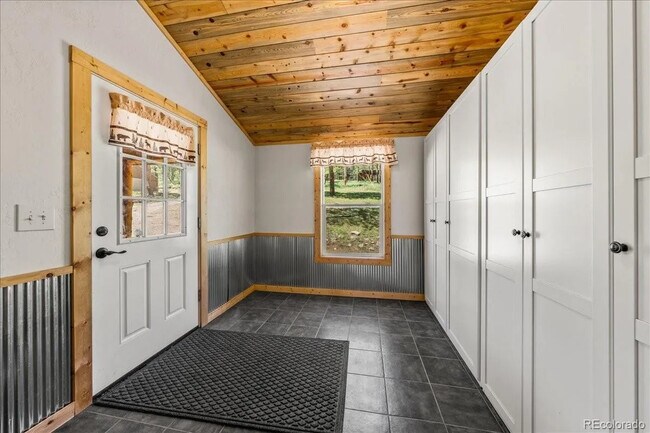Foto del edificio - 457 Spruce Mountain Dr