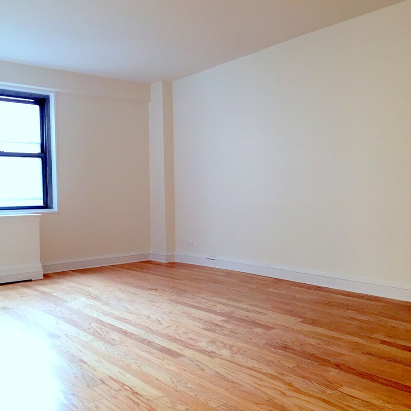 Foto principal - 130 E 35th St