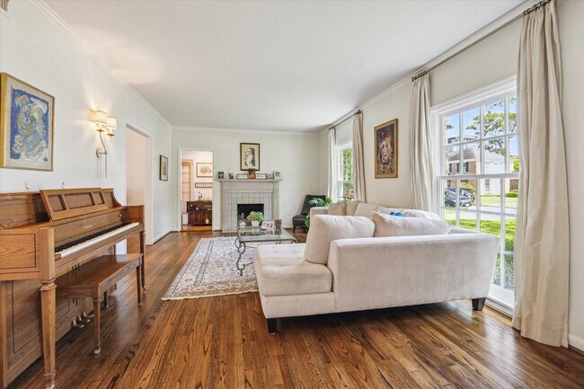 Foto del edificio - 2510 Locke Ln