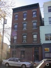 Building Photo - 387 Monmouth St