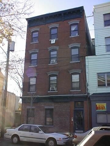 Foto principal - 387 Monmouth St