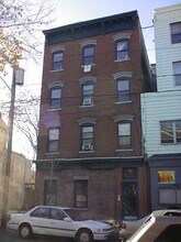 Building Photo - 387 Monmouth St