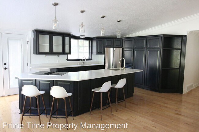 Building Photo - 5 br, 3 bath House - 670 E 3750 N