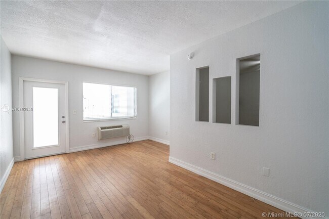 Building Photo - 7301 Carlyle Ave