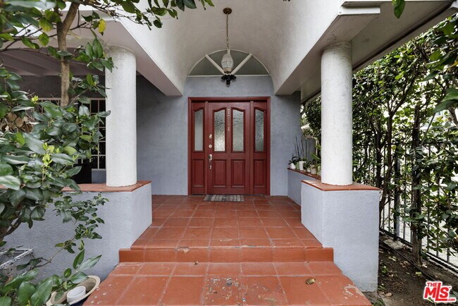 Foto del edificio - 7764 Fountain Ave