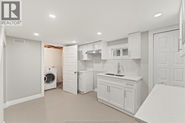 Photo du bâtiment - 1439 Benjamin Ave