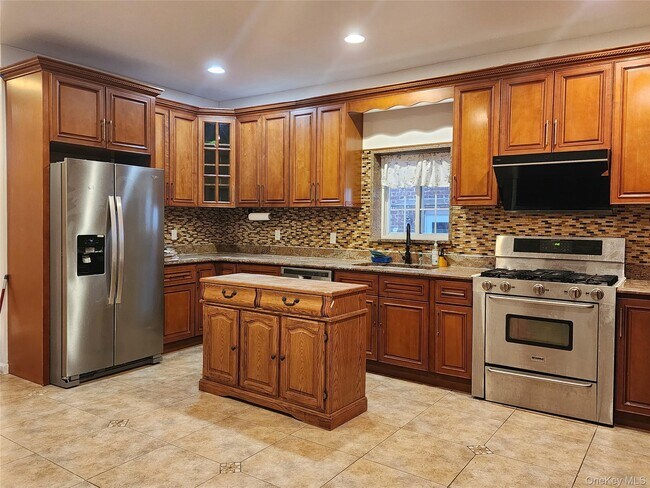 Foto del edificio - 235-02 Seward Ave