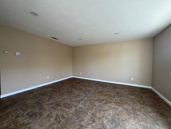 Building Photo - Two Bedroom One Bathroom Apartment in San Bernardino