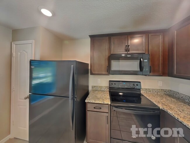 Building Photo - 2871 Chalmer St