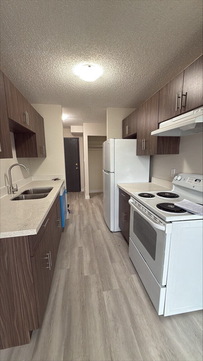 Photo du bâtiment - 9208-9106 Avenue NW