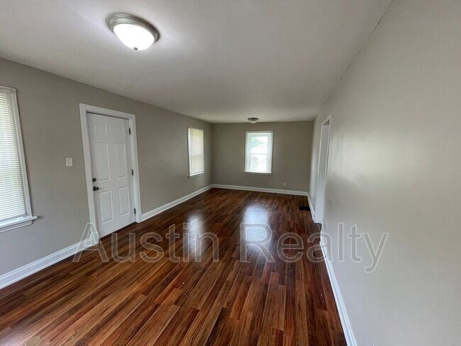 Foto del edificio - 1551 N Hanley Rd