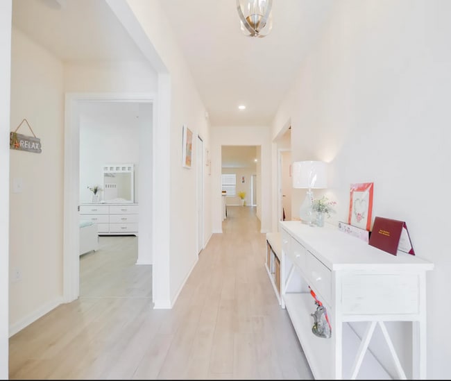 Building Photo - 257 N Hamilton Springs Rd