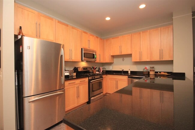 Building Photo - 1300 Grand St