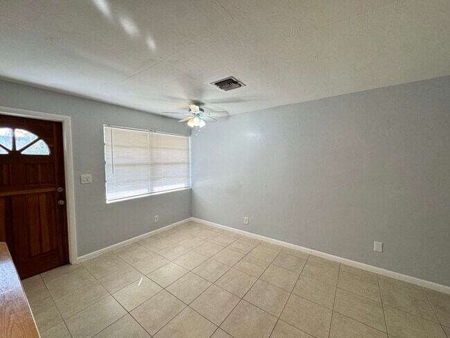 Foto del edificio - 8761 40th Ter N