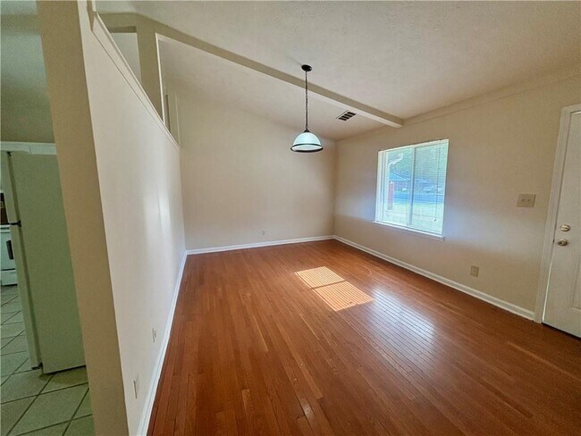Foto del edificio - 880 Stillwater Ln