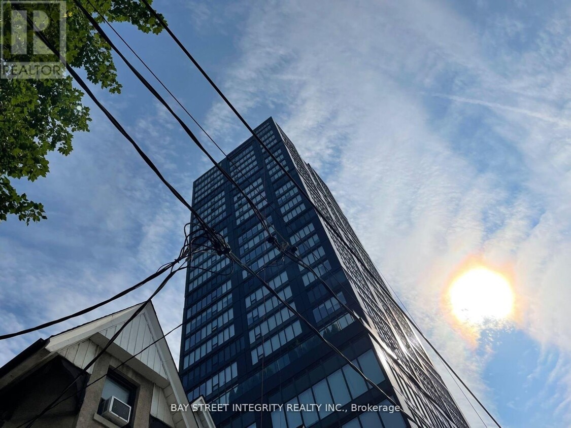 Photo principale - 203-1203 College St