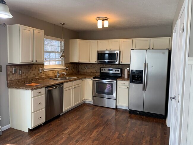 Foto del edificio - Lovely 2-Story in Westfield!