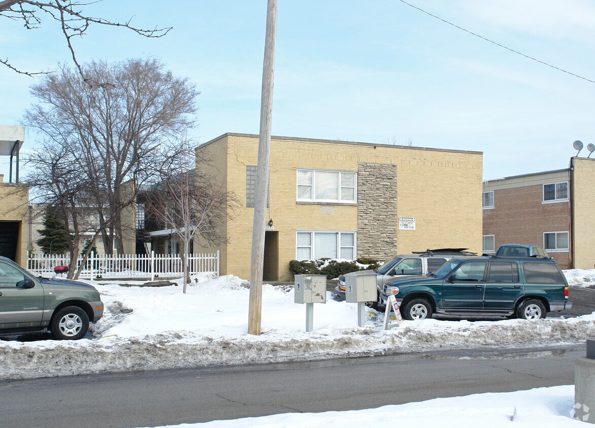 Primary Photo - 10542 Crown Rd
