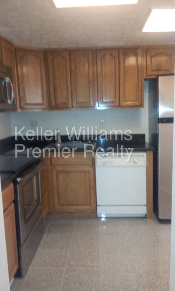Building Photo - 5421 Worthington Forest Pl W