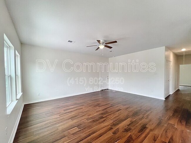 Foto del edificio - 906 Boyd Ct